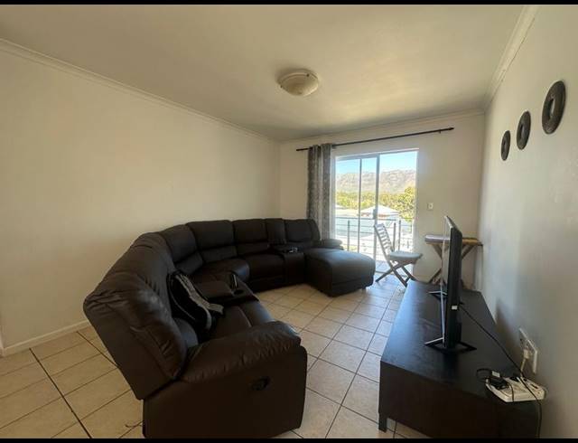 2 BEDROOM APARTMENT FOR SALE IN SIR LOWRY'S PASS